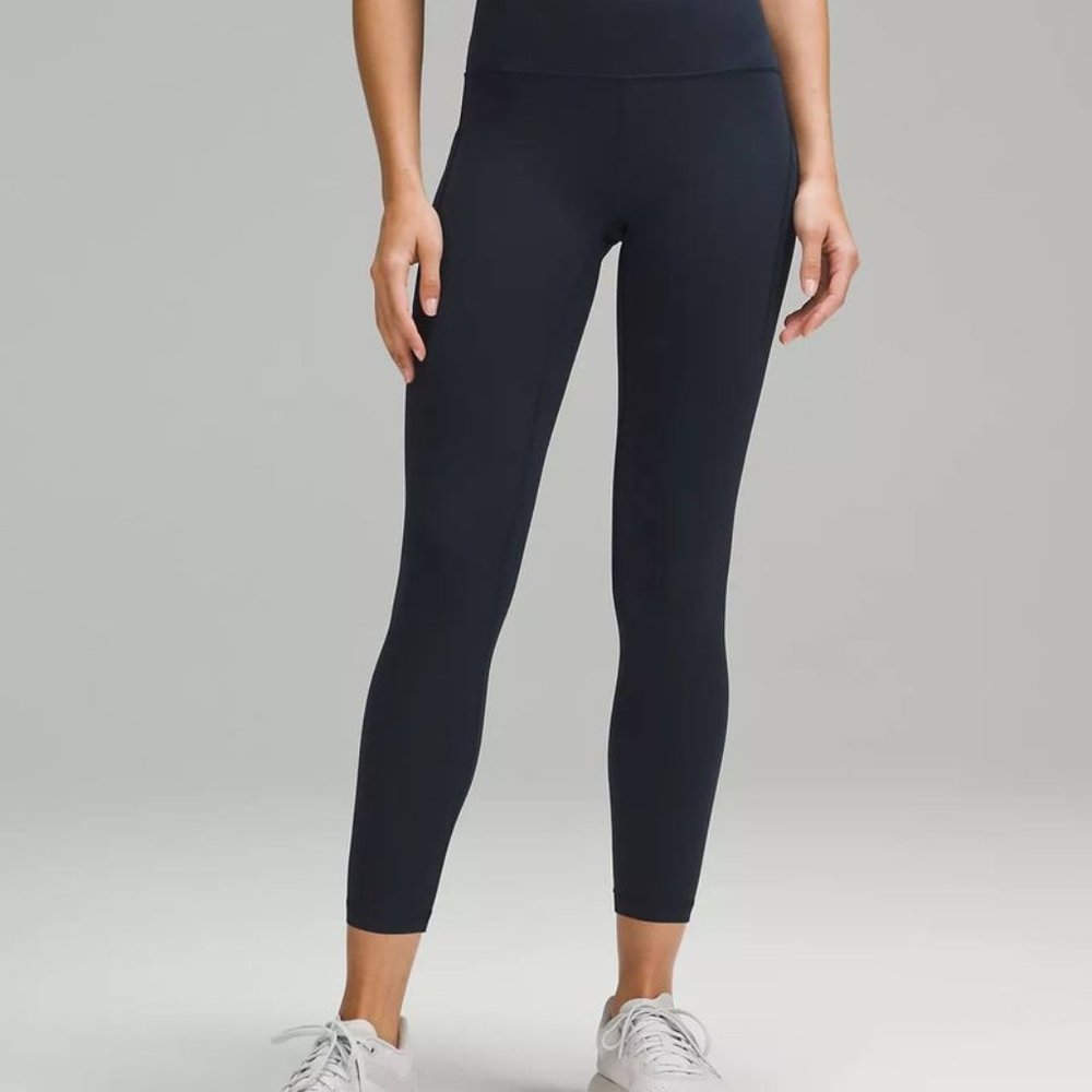 Lululemon Women leggings fast & free size 8